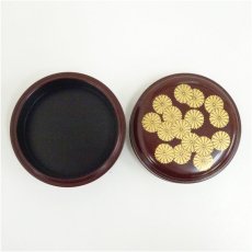 画像4: 象彦造　溜塗菊蒔絵香合（共箱） (4)