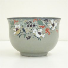 画像2: 美濃焼　一色窯　村瀬造　金砂色絵花文茶碗 (2)