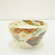 画像2: 京焼　藤谷芳山造　色絵地紙茶碗（共箱） (2)