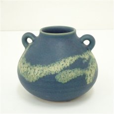 画像2: 京焼　谷口良三造　碧燦耳付花瓶（共箱） (2)