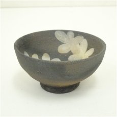 画像2: 唐津焼　四代　中野陶痴造　ぐい呑（共箱） (2)