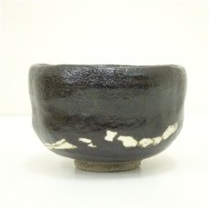 画像3: 方円窯　西村壹楽造　黒楽惺入荒磯写茶碗（共箱） (3)