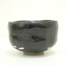 画像4: 方円窯　西村壹楽造　黒楽惺入荒磯写茶碗（共箱） (4)