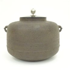 画像4: 釜師　西向竹軒造　万代屋釜（釜鐶付）（共箱） (4)