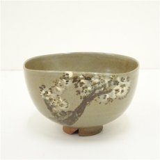 画像2: 虫明焼　横山香宝造　桜絵茶碗（一楽庵主書付）（共箱） (2)