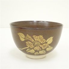 画像2: 九谷焼　泉峯造　金彩牡丹図茶碗（保護箱） (2)