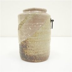 画像3: 萩焼　十五代　板倉新兵衛造　萩灰被耳付花入（共箱） (3)