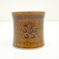 画像2: 大樋焼　十代　大樋長左衛門造　梅鉢文蓋置（共箱） (2)