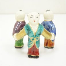 画像2: 京焼　手塚桐鳳造　仁清写三ツ人形蓋置（共箱） (2)