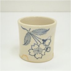 画像2: 吉向焼　吉向窯造　桜蓋置（箱付） (2)