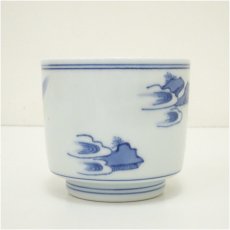 画像4: 三世　三浦竹泉（竹軒）造　染付山水図火入（五世　三浦竹泉識）（共箱） (4)