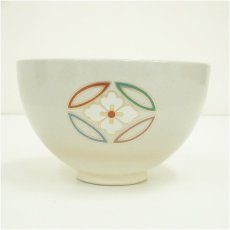 画像2: 京焼　加藤昌山造　色絵七宝花菱茶碗（箱付） (2)