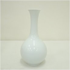 画像3: 有田焼　奥川忠右衛門造　白磁鶴首花瓶（共箱） (3)