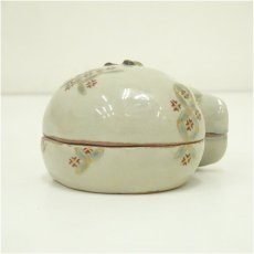 画像3: 九谷焼　利岡光仙造　仁清意砂金袋香合（共箱） (3)