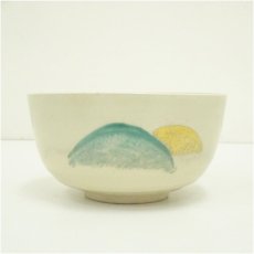 画像2: 京焼　右近造　金彩色絵遠山茶碗 (2)