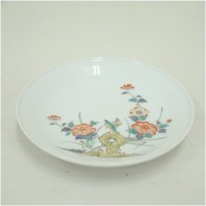 画像2: 十三代　酒井田柿右衛門造　菊花鳥文飾皿（共箱） (2)