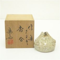 画像1: 信楽焼　高橋楽斎造　狸香合（共箱） (1)