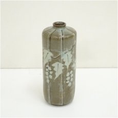 画像2: 九谷焼　村中外志雄造　象嵌草文壷（共箱） (2)