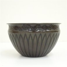 画像3: 風炉師　福島宗秀造　唐銅菊割建水（共箱） (3)