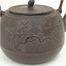 画像2: 正寿堂造　松竹梅鉄瓶　（1695g） (2)