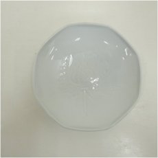 画像2: 有田焼　清六窯　中村清六造　白地彫八角皿5客（共箱） (2)