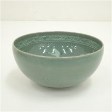 画像2: 玉岩窯　南正植造　高麗青磁雲鶴茶碗（共箱） (2)