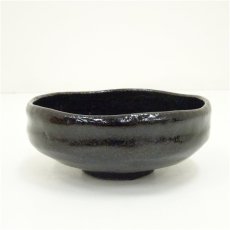 画像2: 福井楽印造　黒楽平茶碗（銘：常夏）（共箱） (2)