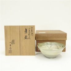 画像1: 高麗焼　晋州民窯　一玉造　三島葉紋茶碗（共箱） (1)