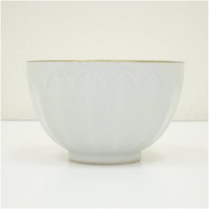 画像4: 京焼　川尻一寛造　白磁彫茶碗（共箱） (4)