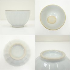 画像6: 京焼　川尻一寛造　白磁彫茶碗（共箱） (6)