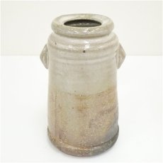 画像2: 萩焼　十五代　坂倉新兵衛造　灰被耳付花入（共箱） (2)