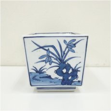 画像4: 有田焼　源右衛門窯造　染付四君子花器　花瓶（共箱） (4)