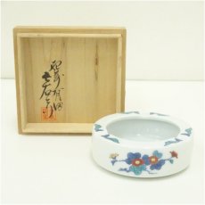 画像1: 有田焼　十二代　今泉今右衛門造　錦花絵灰皿（共箱） (1)