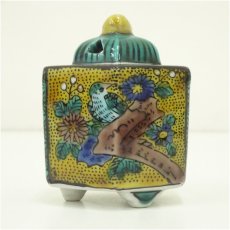 画像2: 九谷焼　角福印　色絵花鳥図六角香炉 (2)