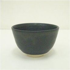 画像2: 京焼　伊藤三平造　黒井戸茶碗（共箱） (2)