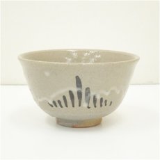 画像2: 唐津焼　十三代　中里太郎右衛門窯造　絵唐津茶碗（共箱） (2)