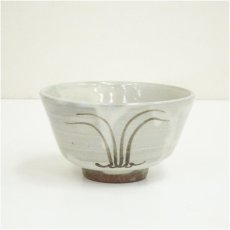 画像2: 唐津焼　十三代　中里太郎右衛門窯造　絵粉引茶碗（共箱） (2)