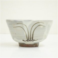 画像3: 唐津焼　十三代　中里太郎右衛門窯造　絵粉引茶碗（共箱） (3)