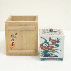 画像1: 九谷焼　陶源造　各福印　色絵香炉（共箱） (1)