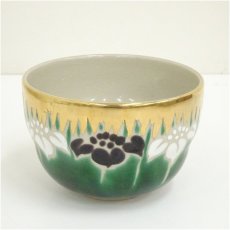 画像2: 九谷焼　陶峰造　色絵菖蒲茶碗（保護箱） (2)