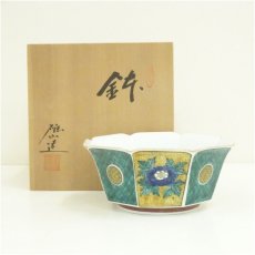 画像1: 九谷焼　雄山造　色絵牡丹文八角鉢（共箱） (1)