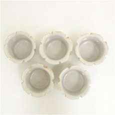 画像3: 幸兵衛窯造　志野花形小鉢5客（共箱） (3)