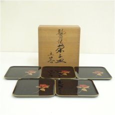 画像1: 輪島塗　椿蒔絵四方菓子皿5客（共箱） (1)