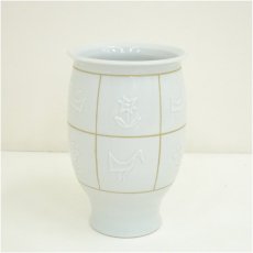 画像2: 京焼　新開寛山造　白磁金彩花鳥さらさ花瓶（共箱） (2)