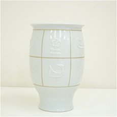 画像4: 京焼　新開寛山造　白磁金彩花鳥さらさ花瓶（共箱） (4)