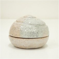 画像3: 大樋焼　三代　大樋長阿弥（研仁）造　干支巳香合（共箱） (3)