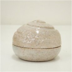 画像4: 大樋焼　三代　大樋長阿弥（研仁）造　干支巳香合（共箱） (4)