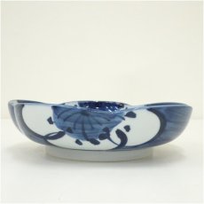 画像2: 有田焼　館林源右衛門造　染付梅図梅形鉢（共箱） (2)
