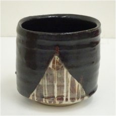 画像2: 加藤釥造　黒織部筒茶碗（共箱） (2)