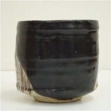 画像4: 加藤釥造　黒織部筒茶碗（共箱） (4)